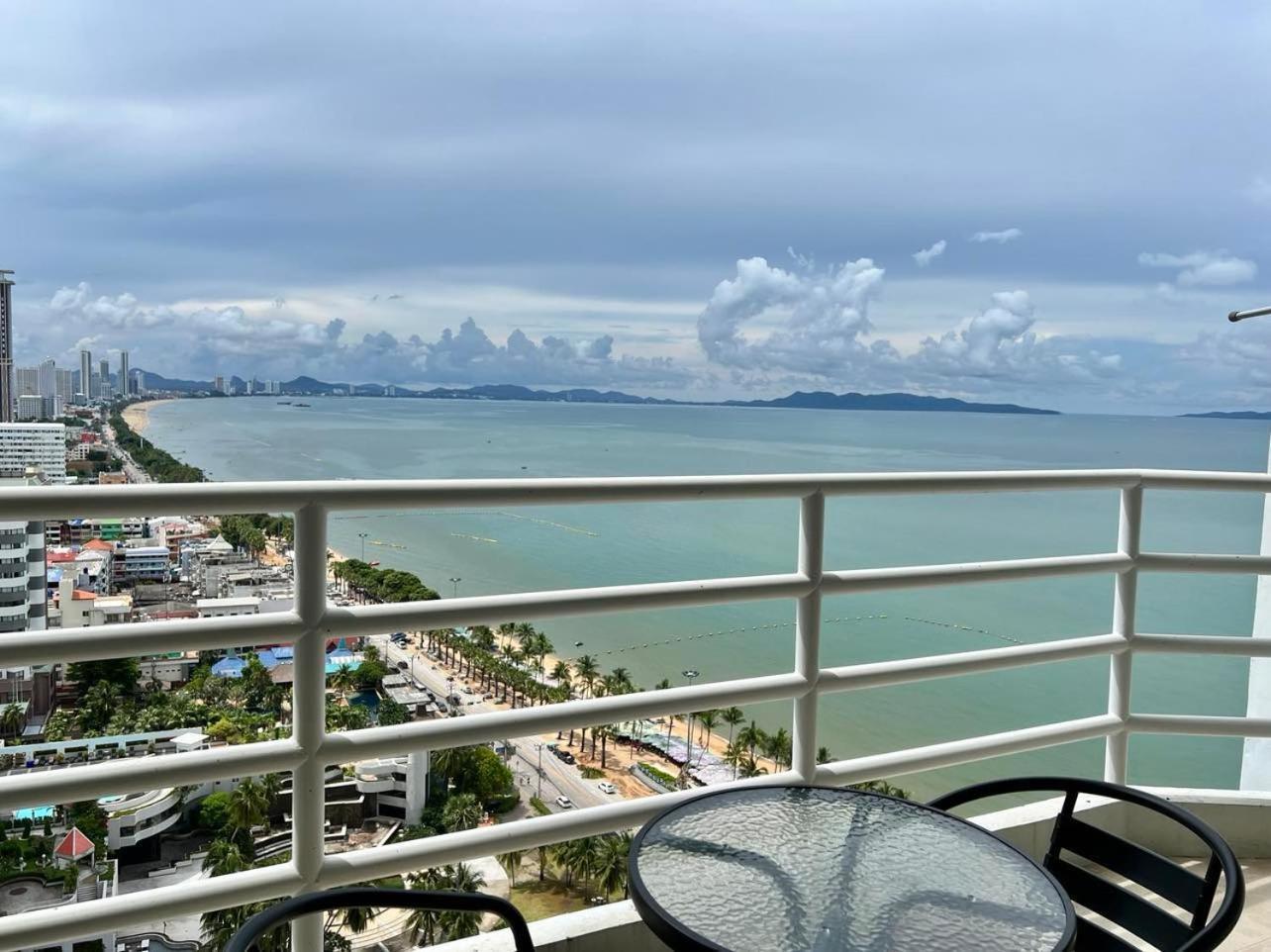 Viewtalay Beachfront By Nd Pattaya Exterior foto